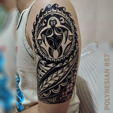 Load image into Gallery viewer, Polynesian temporary tattoo on a Man&#39;s upper arm.